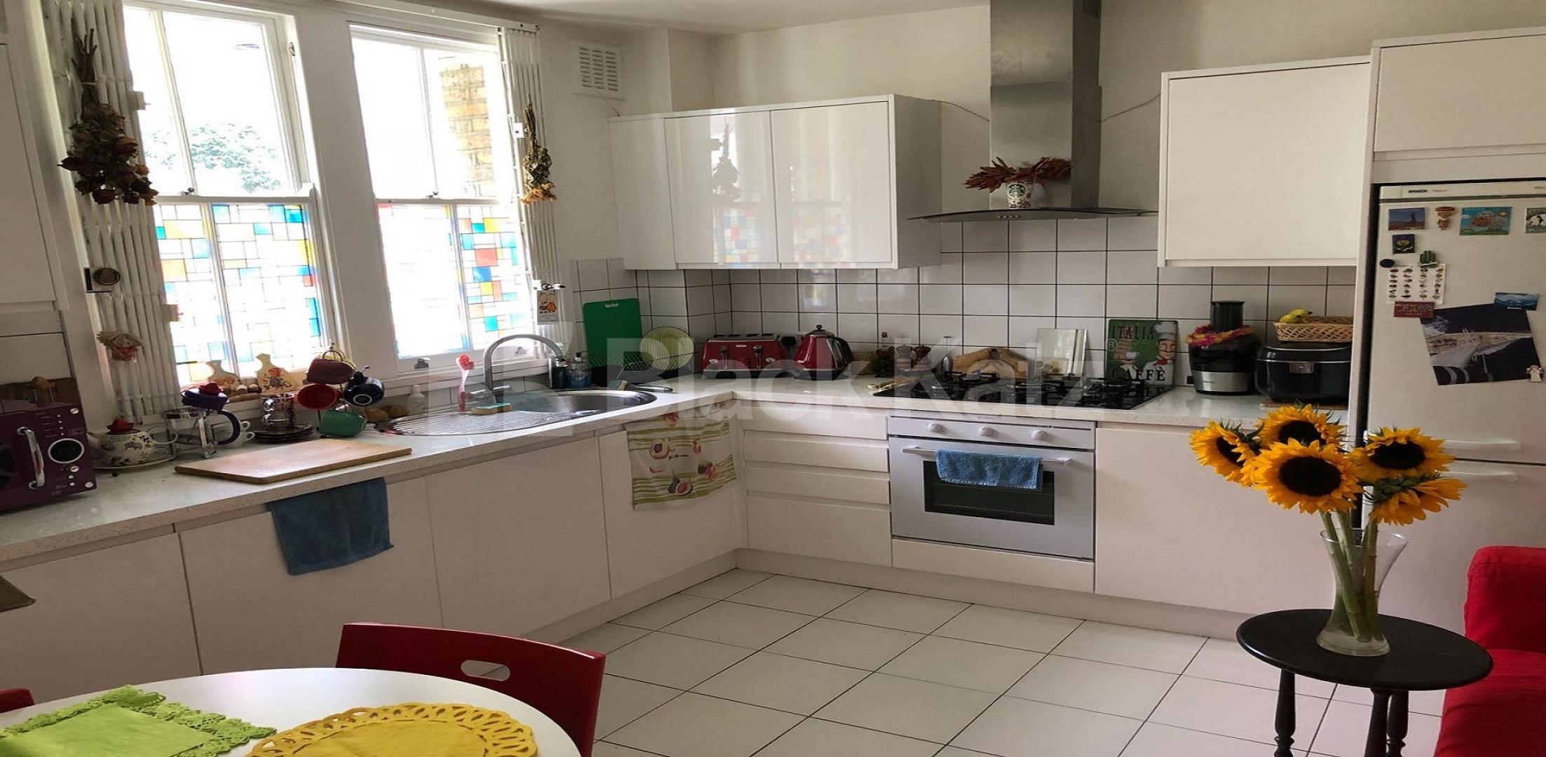 			LET , 2 Bedroom, 1 bath, 1 reception Apartment			 Hayles Building - Elliotts Row, Elephant & Castle